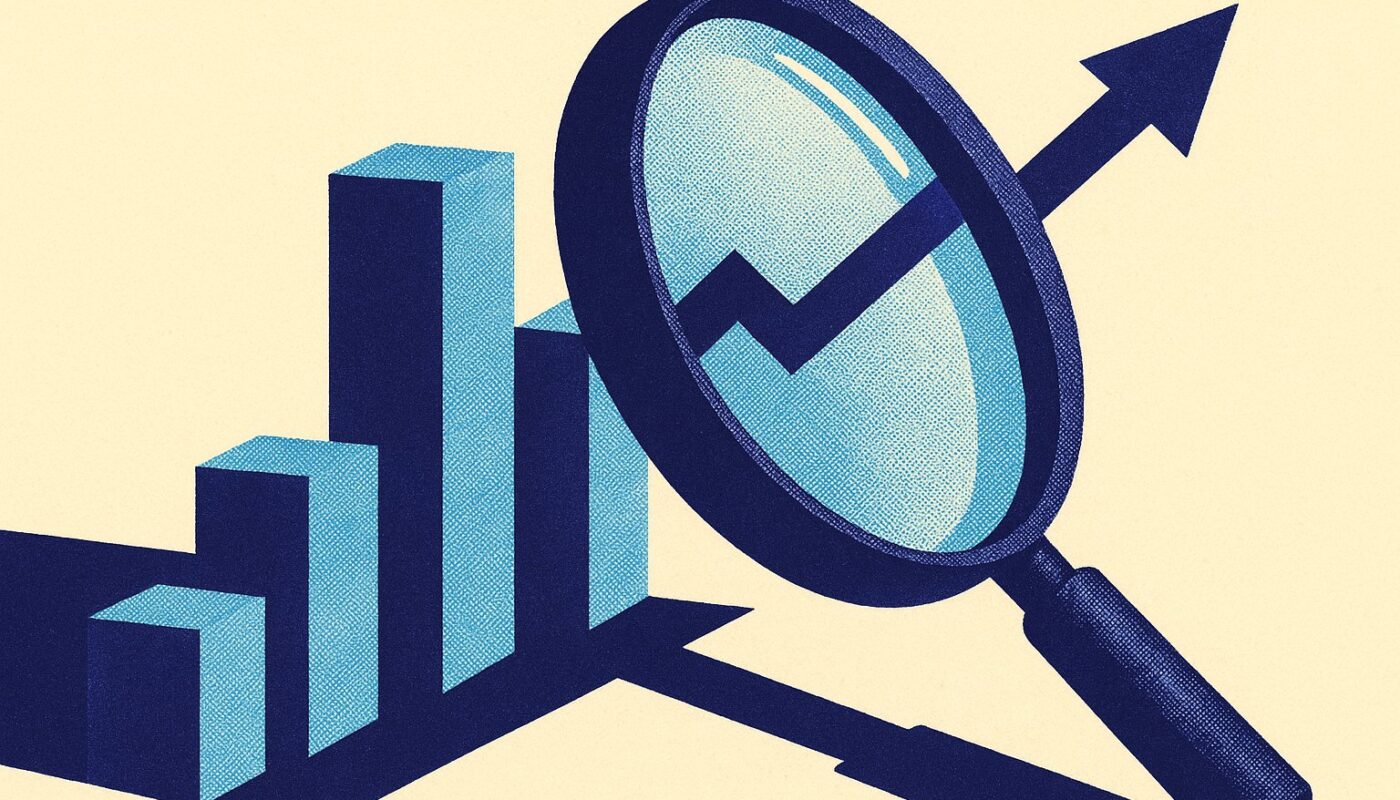 Illustration duotone indigo d'une loupe examinant une courbe de croissance, avis sur l'assurance vie Finary Life