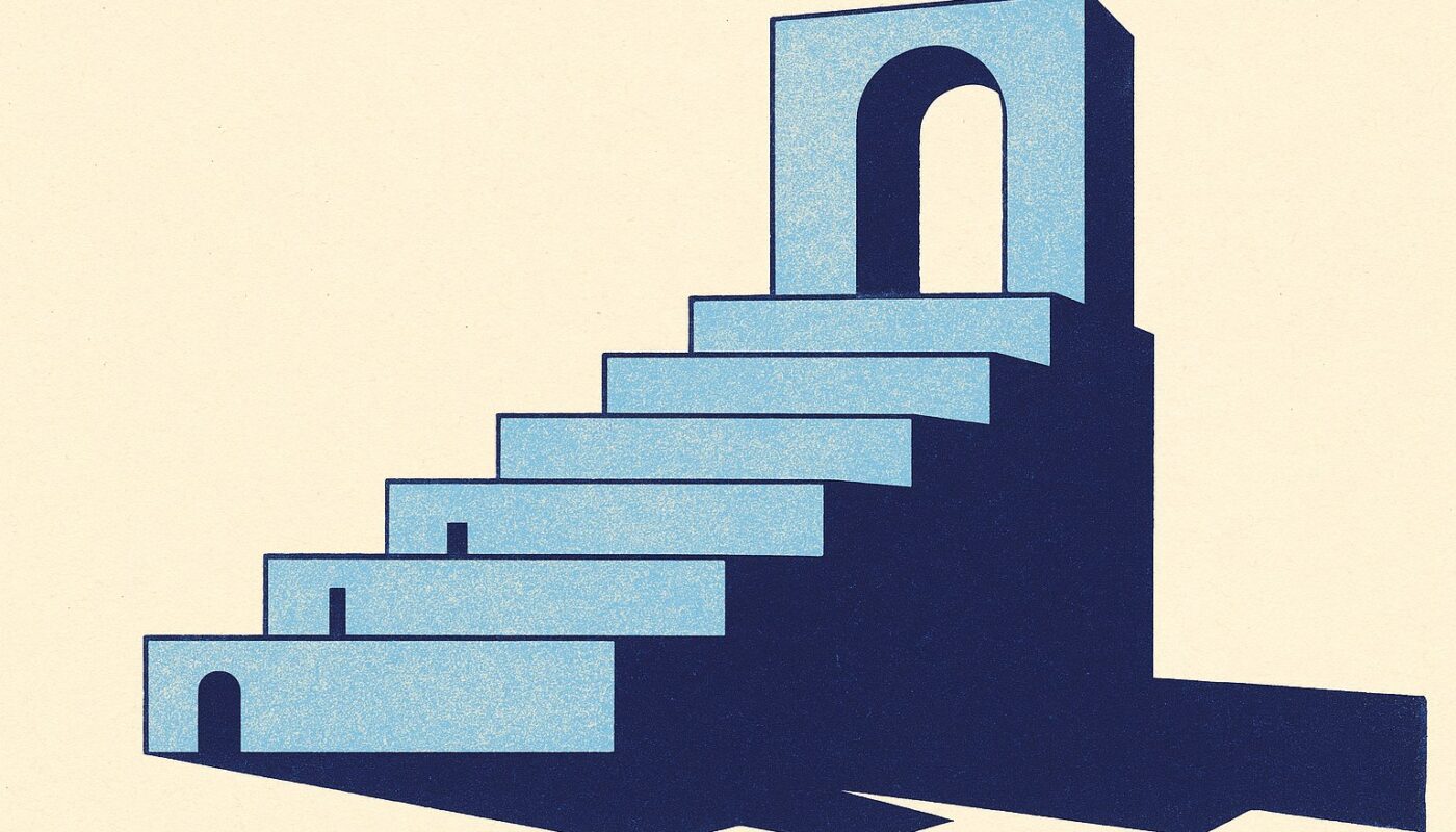 Escalier monumental a cinq marches ouvrant sur des portiques de plus en plus larges, image des cinq categories de souscripteurs d'un contrat luxembourgeois