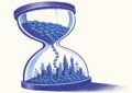 Illustration de presse financière : sablier monumental dont le sable est fait de pièces, des immeubles poussent dans le bulbe inférieur, duotone indigo et bleu ciel